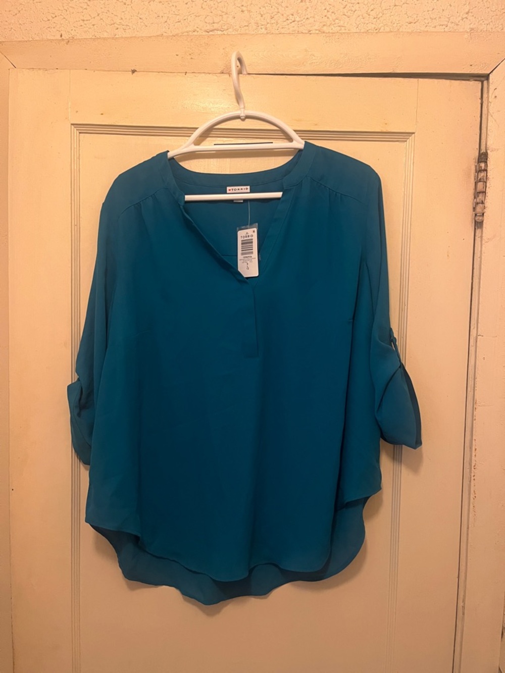 torrid Teal Roll-Tab V-Neck Blouse Size 0 (L12)